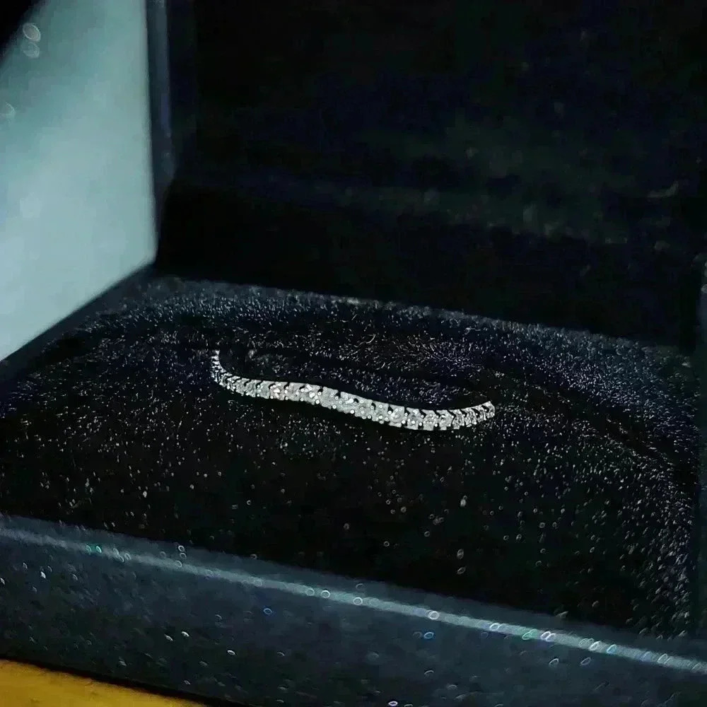 10k white gold Reeds Size 5 Diamond Ring